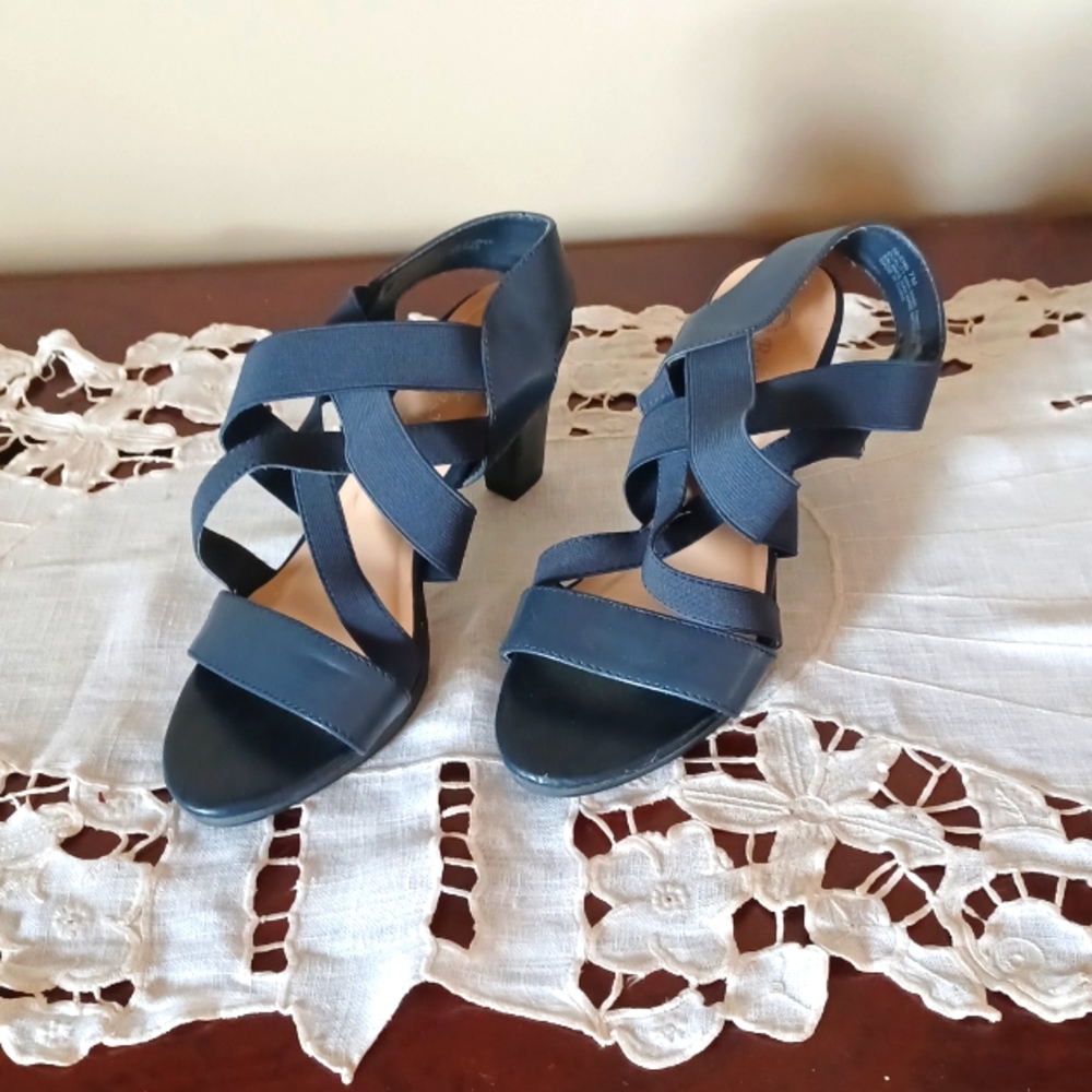 Sz 7 Navy Bella Vita Heeled Sandals